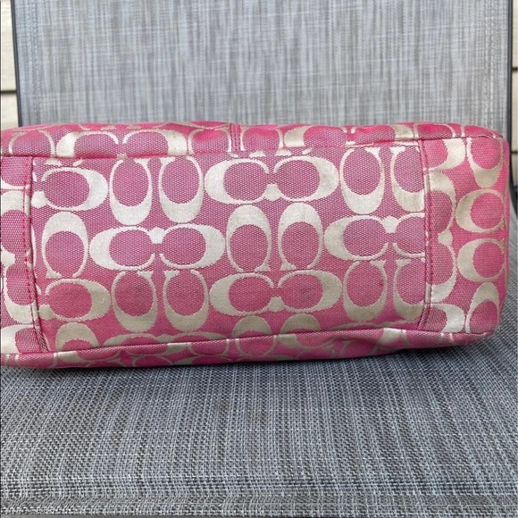 Authentic pink and cream Coach Signature Gallery Tote East/West Style # F17726 - Picture 6 of 8